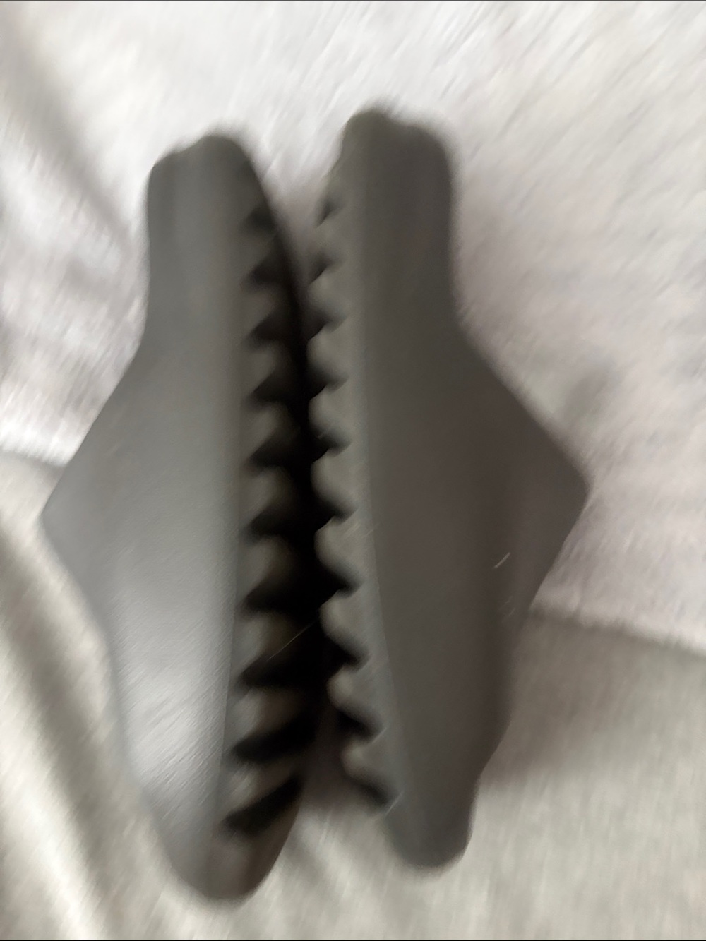 EUC Yeezy Slides Black Mens Size 8 - Picture 4 of 6